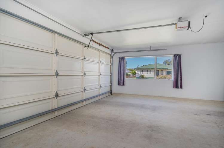 33 Hawk Hill Crescent Cooks Beach_21