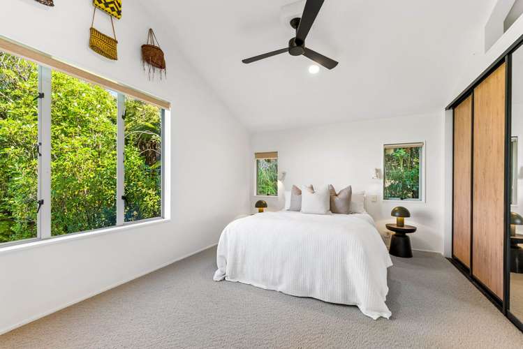 4 Puketutu Rise Hillsborough_32