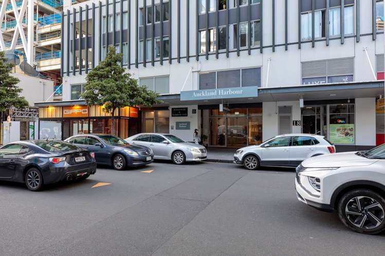 21F/16 Gore Street City Centre_17