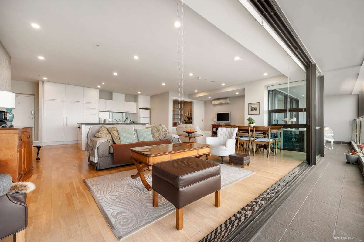 1502/18 Beach Road_1