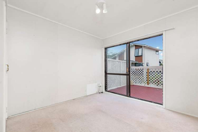 1/6 Sovereign Place Glenfield_11