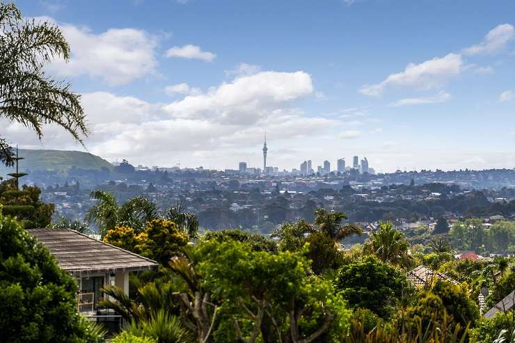 370 Point View Drive, Shamrock Park, Dannemora, East Auckland