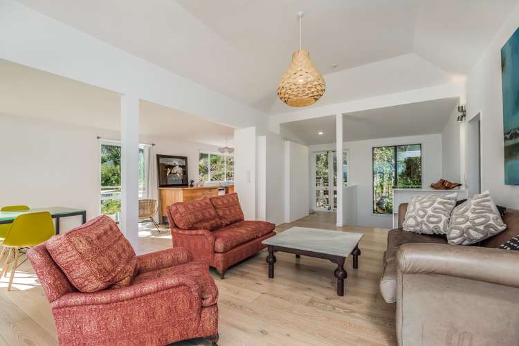 11d Joan Street Point Chevalier_12