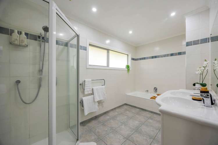 24 Shanaway Rise Hillcrest_15