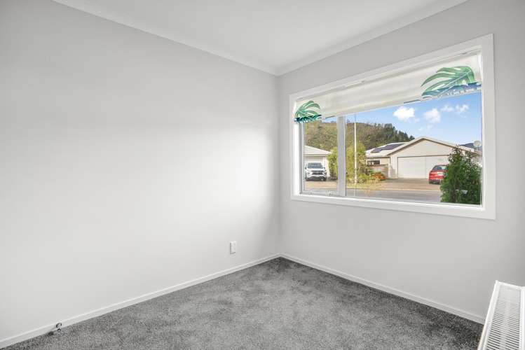 3 Henrietta Maxwell Grove Wainuiomata_7