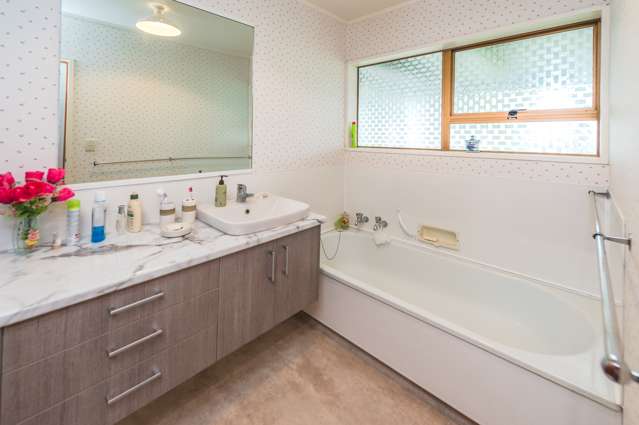 70 Exeter Crescent Springvale_3