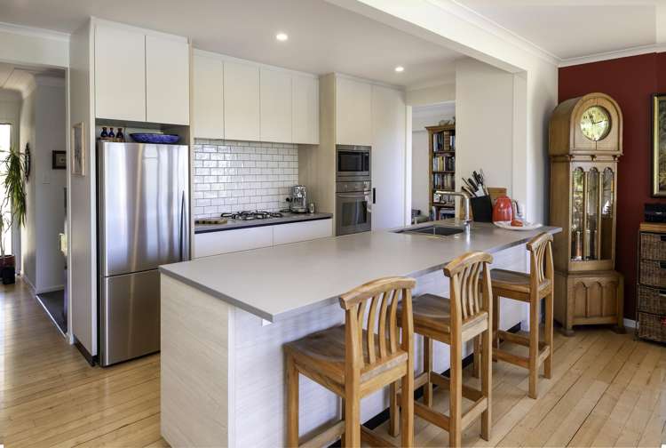 17 Beach Road Mellons Bay_13