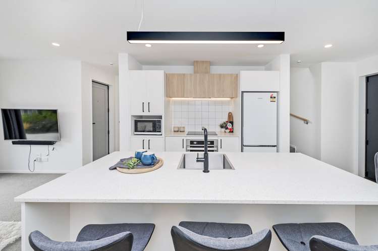 12 Miromiro Street_1