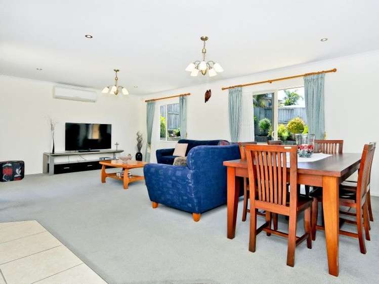 96 Farnborough Drive Grandview Heights_20