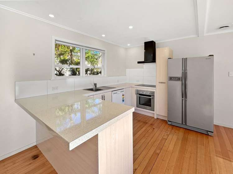 832 Whangaparaoa Road Manly_6