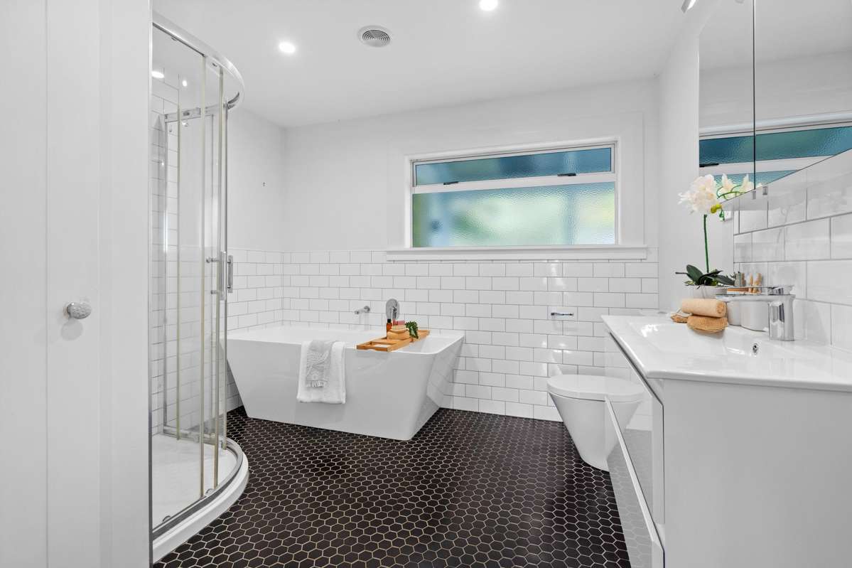 32 Russell Road_5