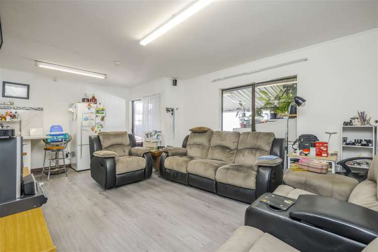 1/10 Hatherley Place Clendon Park_2