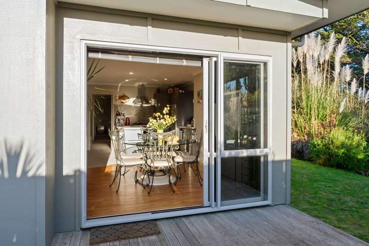 5 Byron Brown Place Otaki Beach_16