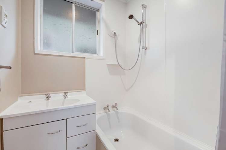 1/74 Chivalry Road Glenfield_9