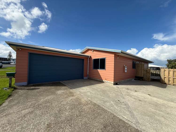 26 Manukau Road Raglan_23