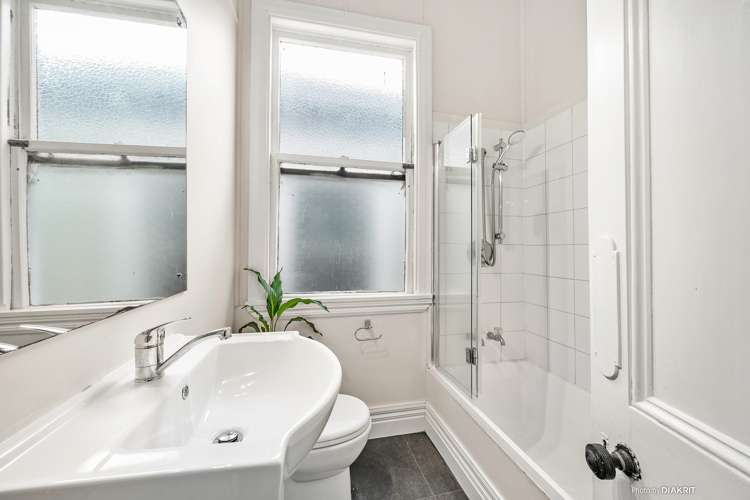 8 Russell Terrace Newtown_12