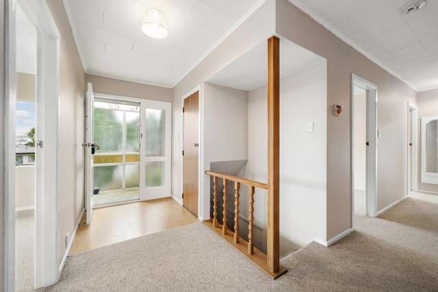 15 Padnell Crescent Paparangi_2