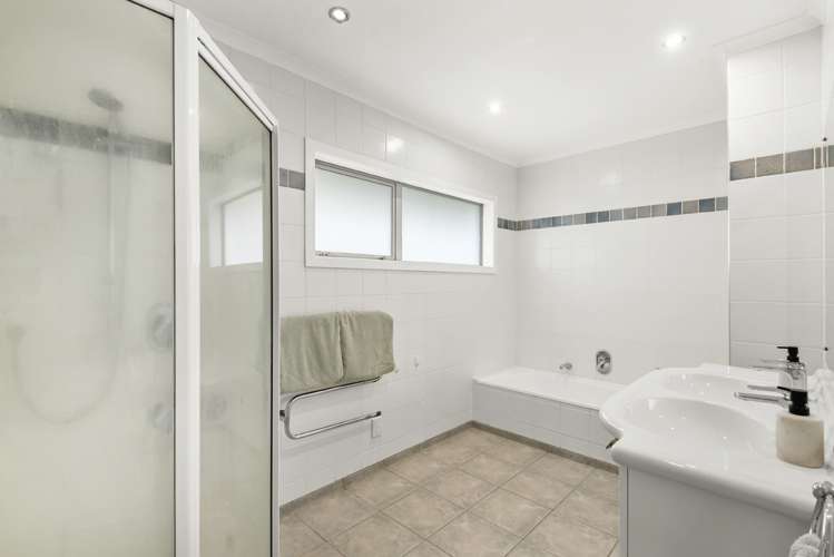 24 Shanaway Rise Hillcrest_26
