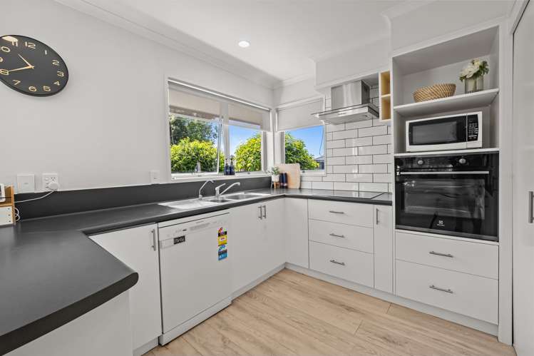 8 Woodham Drive Allenton_2