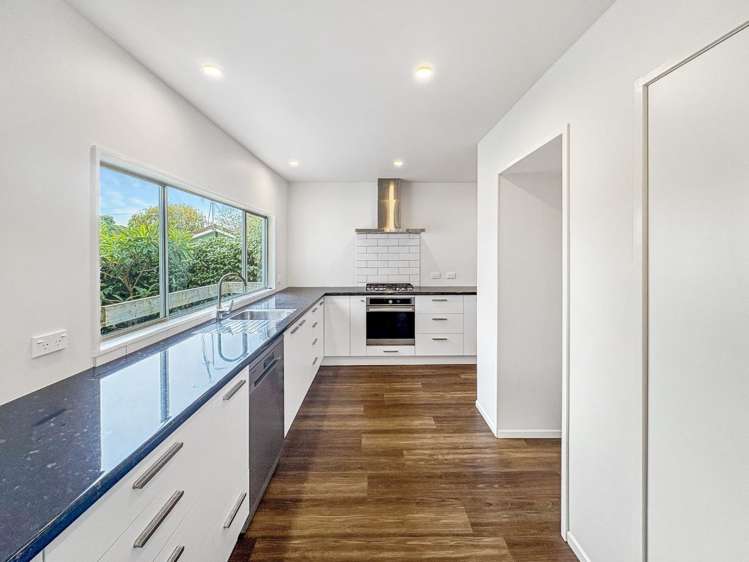 23 Parkes Avenue 1228_11