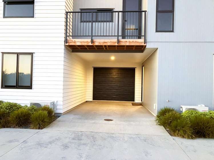 8 Equine Way Brookfield_10