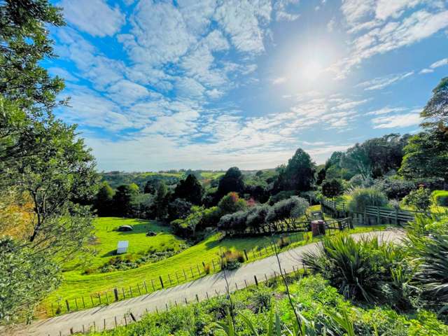6 BEDROOMS - LAWNS INCLUDED