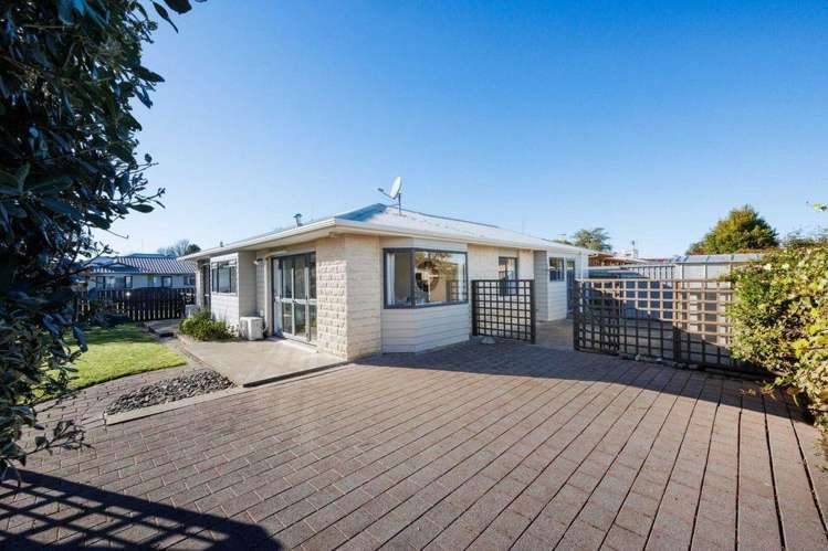 2 Pinedale Parade Milson_12