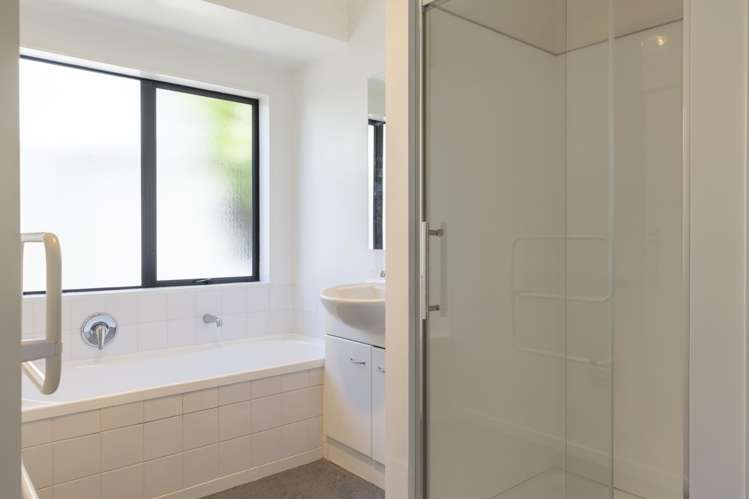 1/10 Frederick Street Two Mile Bay_14