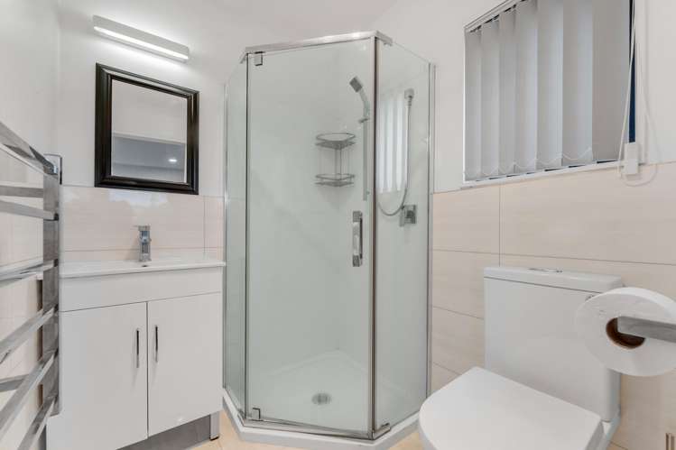 69a Solar Road Glen Eden_10