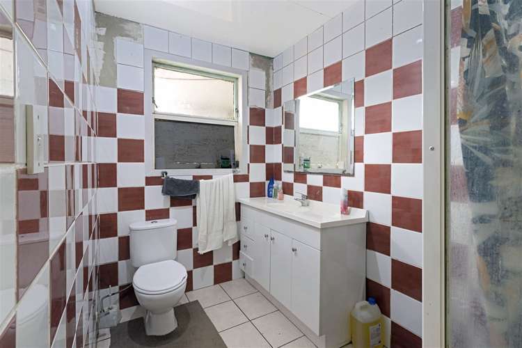 97 Cobham Crescent Kelston_15