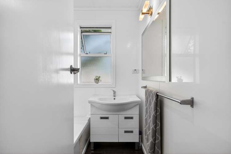 7 Totara Park Road Clouston Park_18