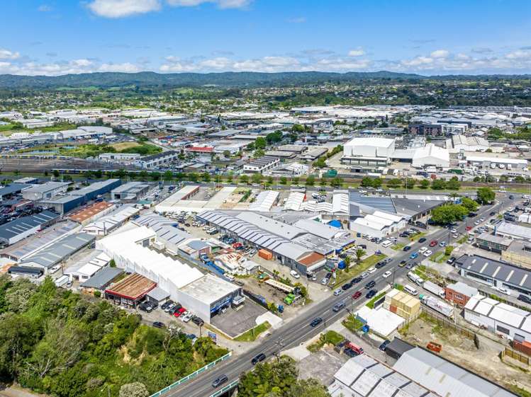 11&13A View Road Henderson_18