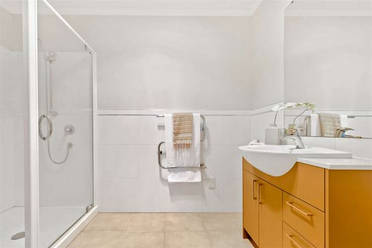 42 Greenbough Lane Greenhithe_9