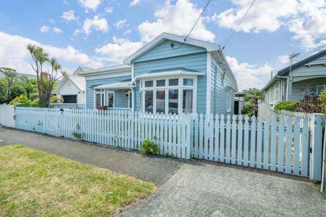 Simply Charming Beach End Petone