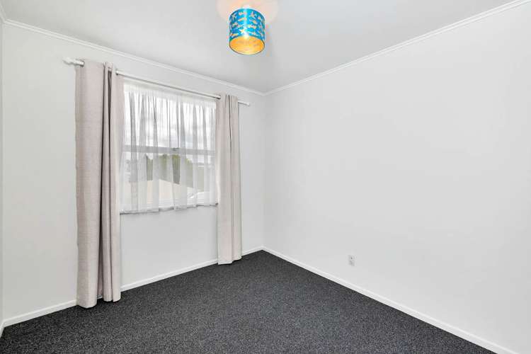 141 Flanshaw Road Te Atatu South_31