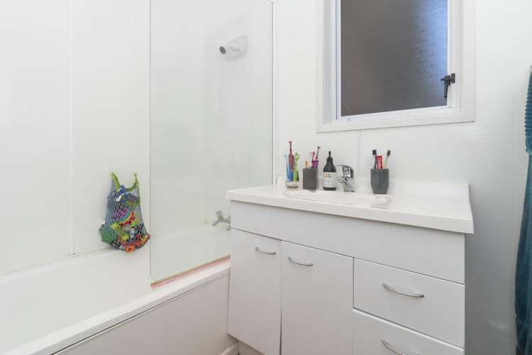 74 Neil Avenue Te Atatu Peninsula_12