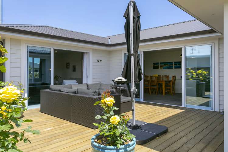 6 Maison Way Rangatira Park_1