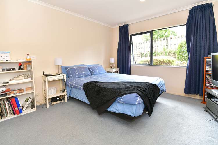 2/15 Mably Court Stanmore Bay_8