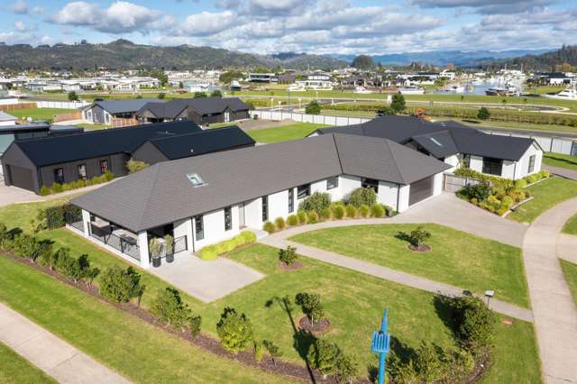 Exceptional former show home near the Waterways