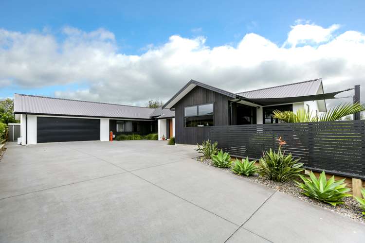 8a Sampson Avenue Waiwhakaiho_1
