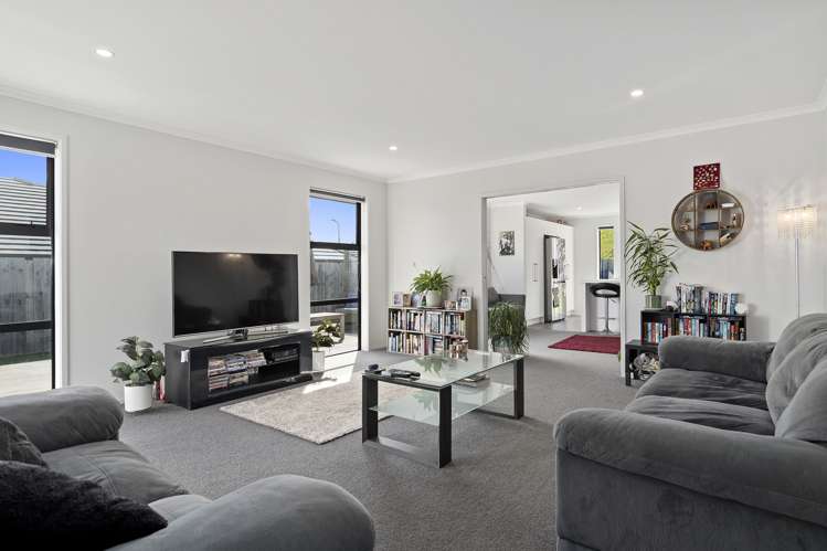 8 Antrim Glade Welcome Bay_2