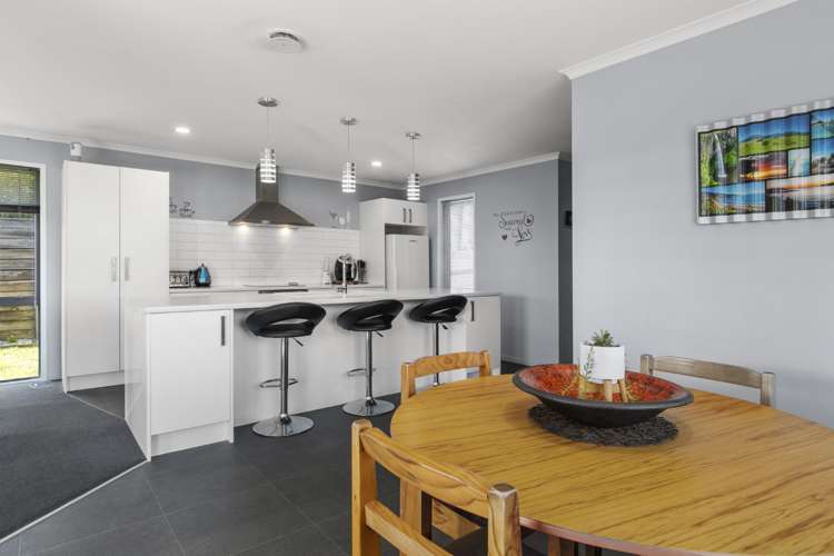 3 Austen Way Hairini_14