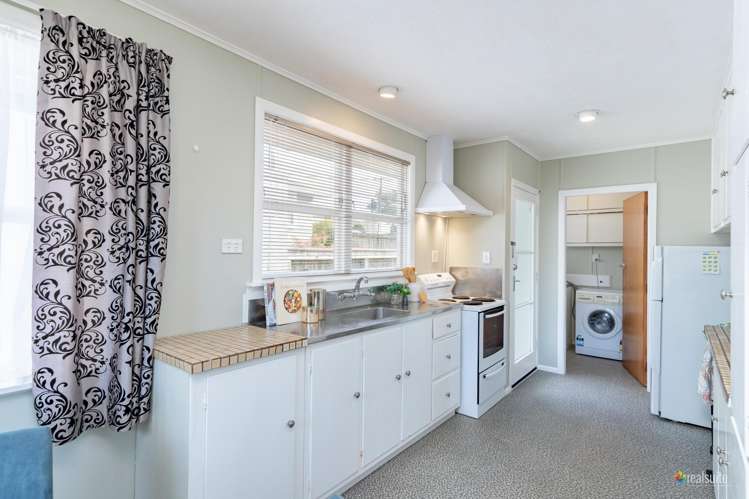 18 Mark Avenue Paparangi_4