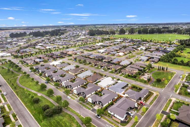 25 Farnborough Way Rolleston_24