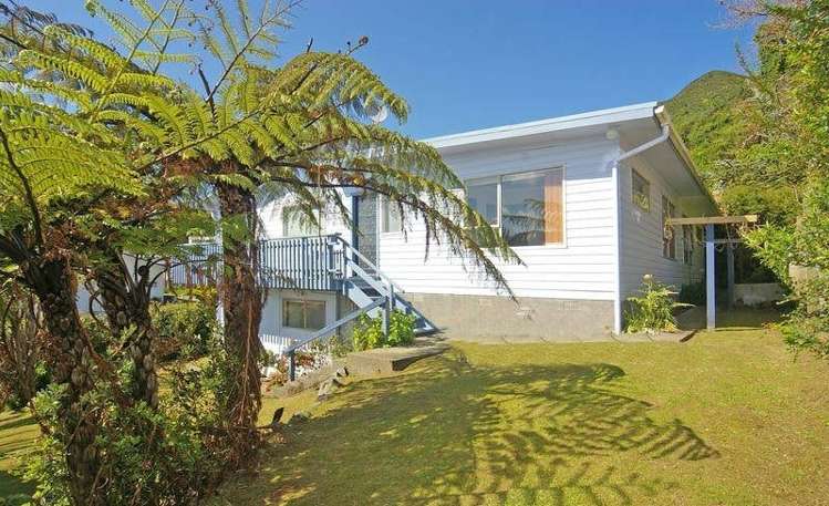 2/90 Allington Road Karori_13