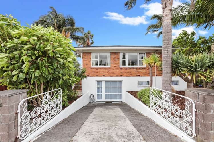 4265 Great North Road Glendene_13