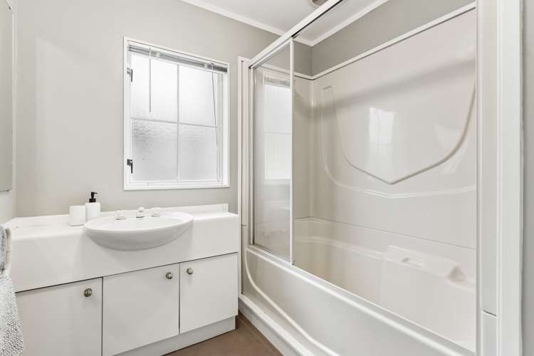 57 Gosford Drive Botany Downs_26