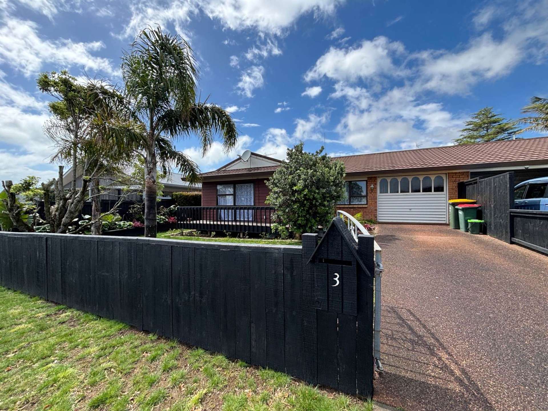 3 Pickwick Parade Mellons Bay_0