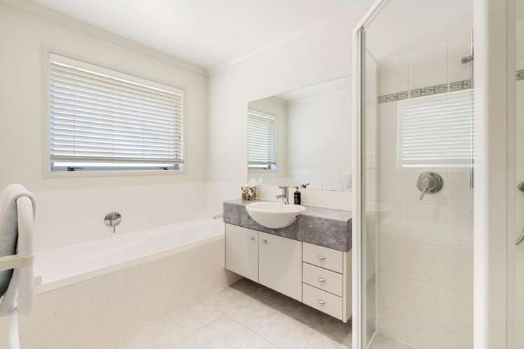 68 Rivervale Grove Stanmore Bay_12