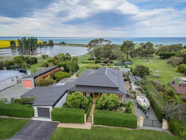 Tranquil coastal oasis with breathtaking views